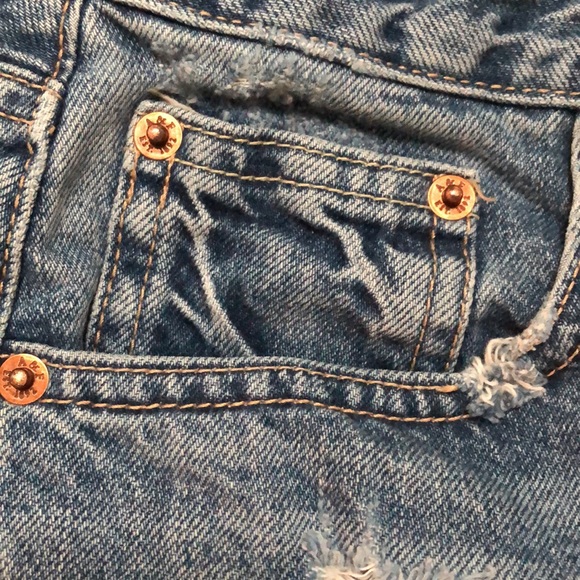 Abercrombie & Fitch Ames Low Rise Boyfriend Short - Picture 7 of 10